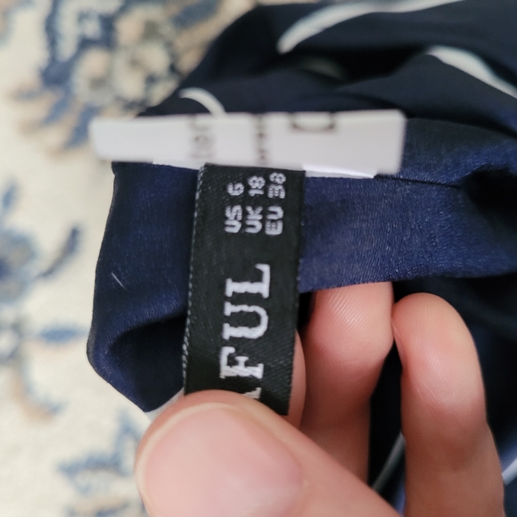 Zaful Navy Blue and White Romper Size 6 - Picture 9 of 11